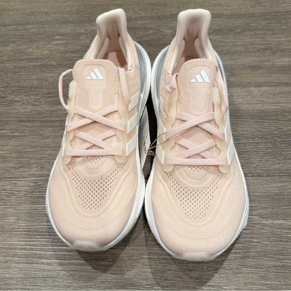 Adidas Women ULTRABOOST LIGHT W HQ8600 sz 8.5, 9 - Picture 4 of 6